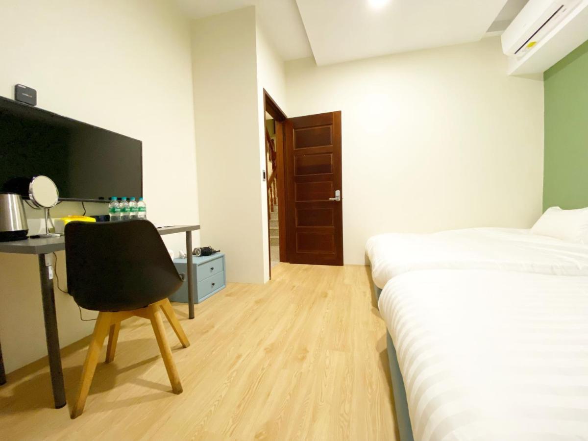 Taichung Muyi Ju Apartment Bagian luar foto